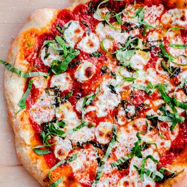 16" Margherita Pizza.